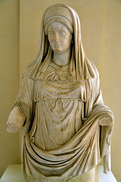 Sculpture of a vestal virgin 